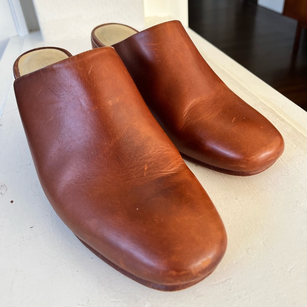 Nisolo All-Day Heeled Mule in Brandy